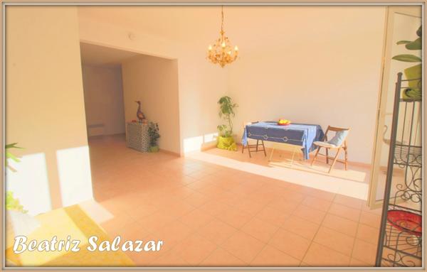 A 5 mn à pied du centre ville de Digne, bel appartement T3 de 66 m², calme et lumineux avec ascenseur, grande terrasse, parking privatif fermé ainsi qu’un parking collectif.