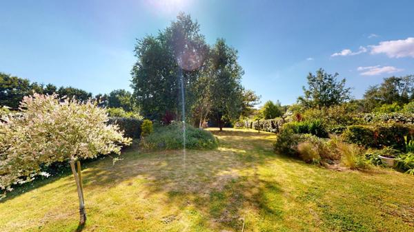 Maison 80 m² à rénover, avec 2 dépendances et joli terrain arboré, paysagé de 1 312 m². (visite virtuelle disponible)