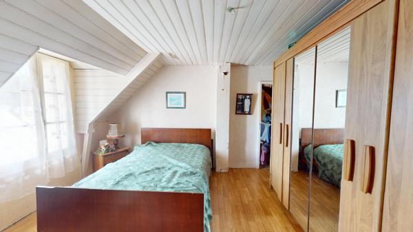 Maison 80 m² à rénover, avec 2 dépendances et joli terrain arboré, paysagé de 1 312 m². (visite virtuelle disponible)