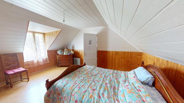 Maison 80 m² à rénover, avec 2 dépendances et joli terrain arboré, paysagé de 1 312 m². (visite virtuelle disponible)