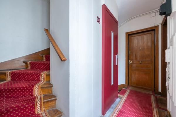 Quartier prestigieux de PARIS, grand studio à VENDRE