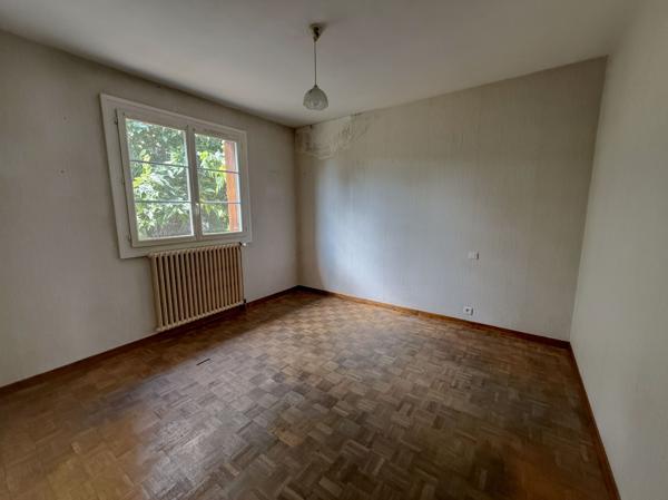 Villeneuve sur lot, maison de plain-pied 2 chambres avec jardin et dépendances