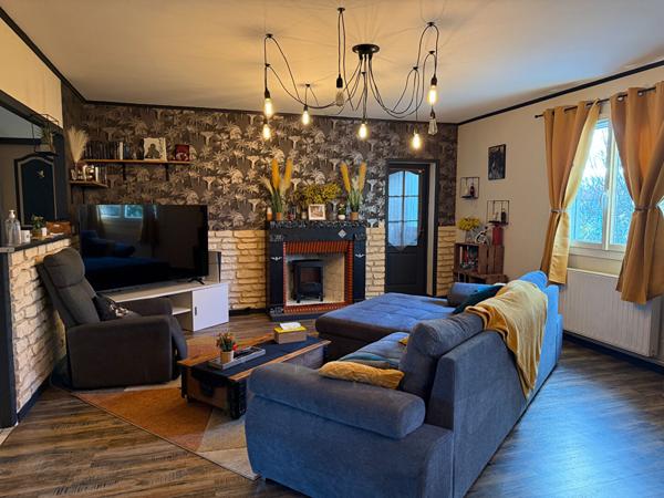 Maison entièrement rénovée, Beaux volumes, Jardin et 2 garages