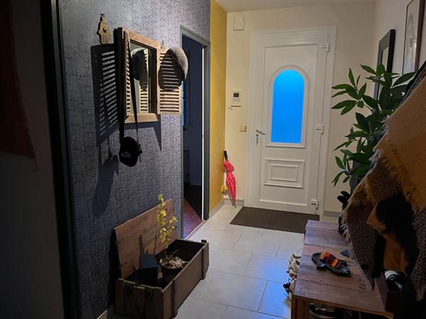 Maison entièrement rénovée, Beaux volumes, Jardin et 2 garages