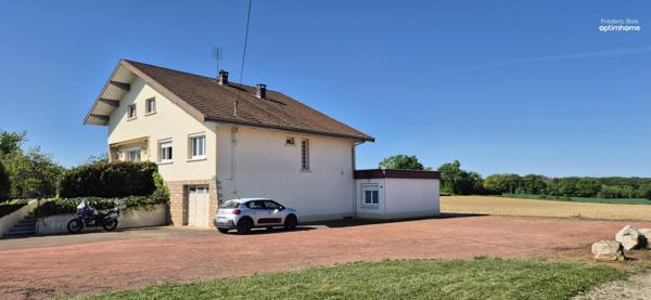 Maison avec local séparé pour bureaux ou appartement proche Montrevel en Bresse