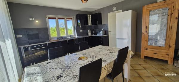 Maison avec local séparé pour bureaux ou appartement proche Montrevel en Bresse