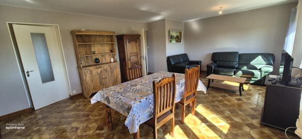 Maison avec local séparé pour bureaux ou appartement proche Montrevel en Bresse