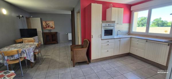 Maison avec local séparé pour bureaux ou appartement proche Montrevel en Bresse