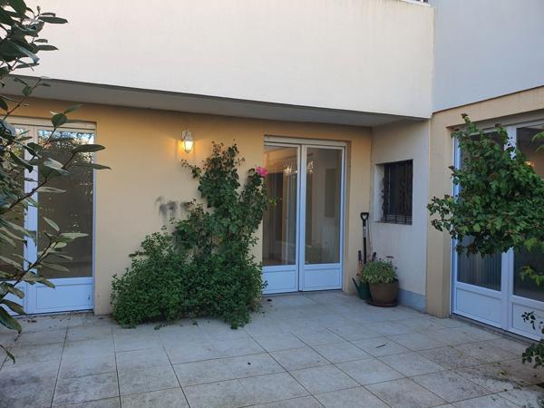 LES MARNIERES. Bel appartement lumineux avec jardin privatif