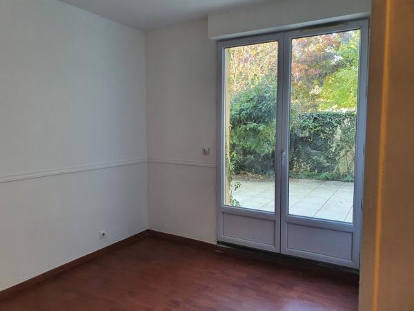 LES MARNIERES. Bel appartement lumineux avec jardin privatif