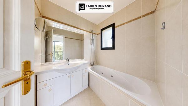 CANNES PLAGE DU MIDI 700m 3 PIÈCES 71,8 M² DEUX TERRASSES 22 M²  PISCINE  GARAGE -   APERÇU MER