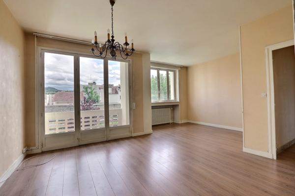 CHAMALIERES ,appartement à rénover avec balcon et garage