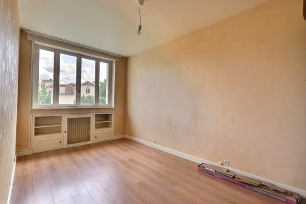 CHAMALIERES ,appartement à rénover avec balcon et garage