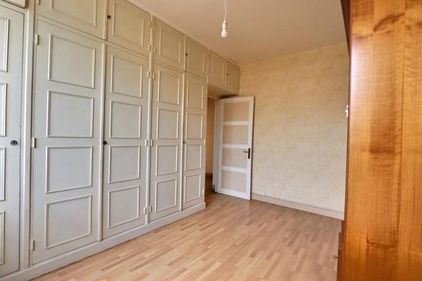 CHAMALIERES ,appartement à rénover avec balcon et garage