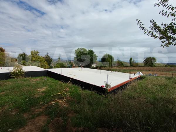 LAVAUR TERRAIN CONSTRUCTIBLE AVEC DALLE 