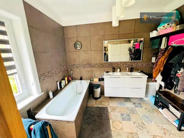 Vente                                                      Maison
                        
                     7 pièces                      191 m2                     à Croix