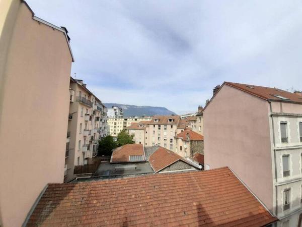 Appartement 2 pièces                                        - 38000 Grenoble Réf : 5580