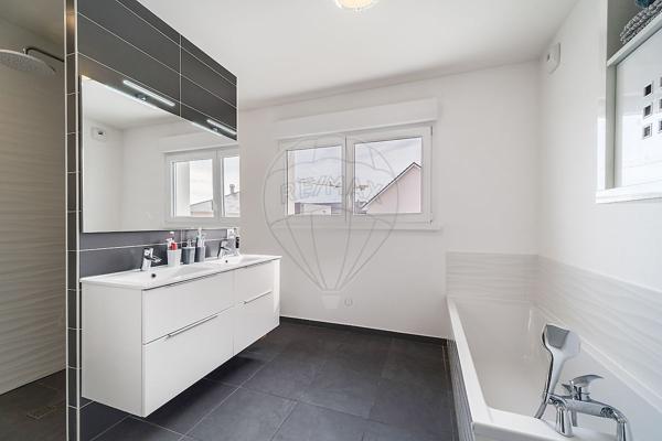 Maison 3 chambre(s) à vendre - Saint-Louis, Haut-Rhin - 68