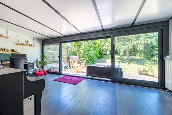 Maison
         5 pièces
        - 113 m² Exclusivité 399 000 € *