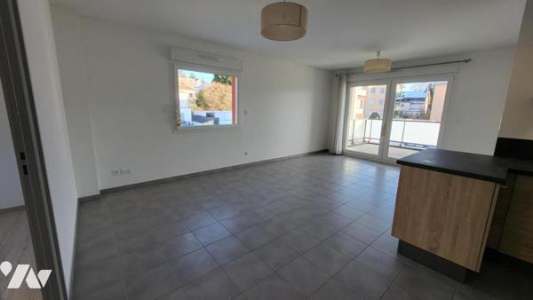 SELONCOURT dans une copropriété de standing de 2019 , appartement  trois pièces avec  cave et garage