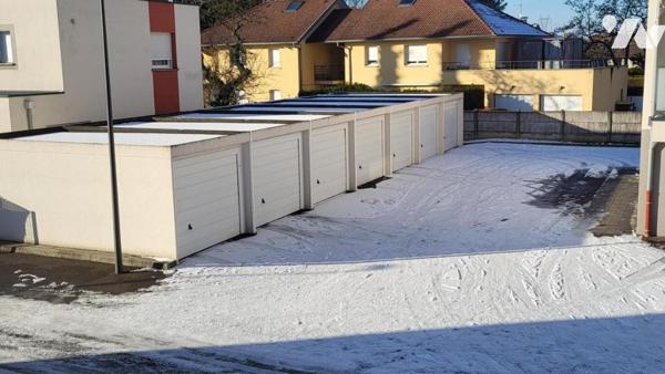 SELONCOURT dans une copropriété de standing de 2019 , appartement  trois pièces avec  cave et garage