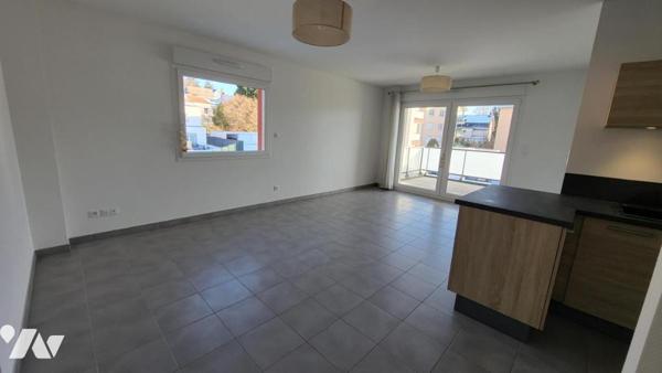 SELONCOURT dans une copropriété de standing de 2019 , appartement  trois pièces avec  cave et garage