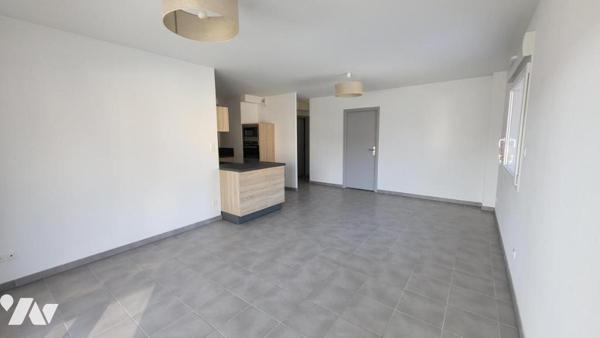 SELONCOURT dans une copropriété de standing de 2019 , appartement  trois pièces avec  cave et garage