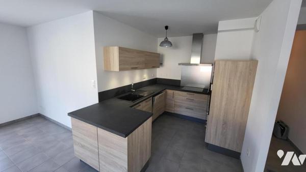 SELONCOURT dans une copropriété de standing de 2019 , appartement  trois pièces avec  cave et garage