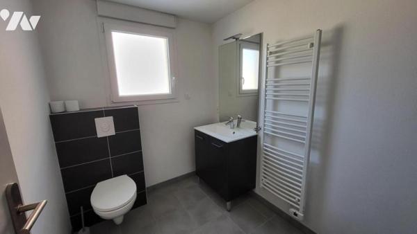 SELONCOURT dans une copropriété de standing de 2019 , appartement  trois pièces avec  cave et garage