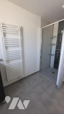 SELONCOURT dans une copropriété de standing de 2019 , appartement  trois pièces avec  cave et garage