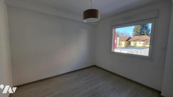 SELONCOURT dans une copropriété de standing de 2019 , appartement  trois pièces avec  cave et garage