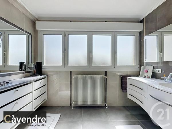 Appartement F4 à vendre  4 pièces - 101,10 m 2   AVIGNON  - 84