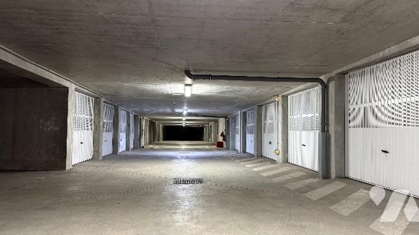 PLACE DE PARKING SÉCURISÉ 15 M² – SEYNOD