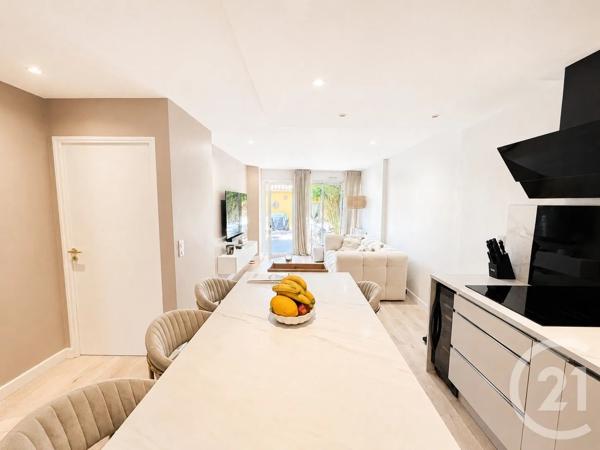 Appartement F4 à vendre  4 pièces - 77 m 2   COGOLIN  - 83