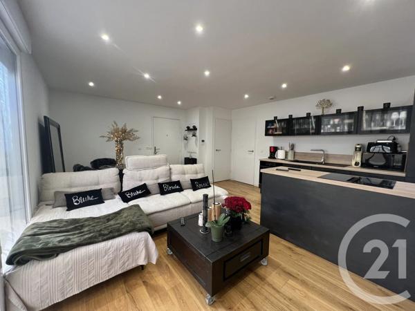 Appartement F4 à vendre  4 pièces - 77 m 2   COGOLIN  - 83