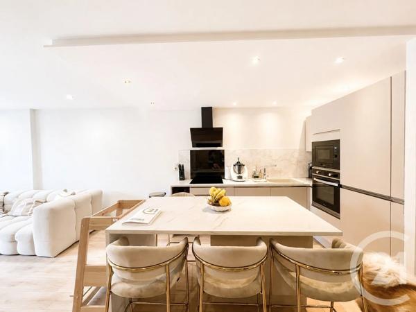 Appartement F4 à vendre  4 pièces - 77 m 2   COGOLIN  - 83