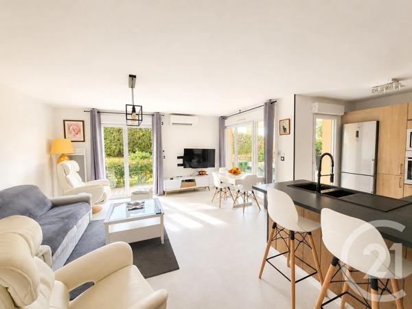 Appartement F4 à vendre  4 pièces - 77 m 2   COGOLIN  - 83