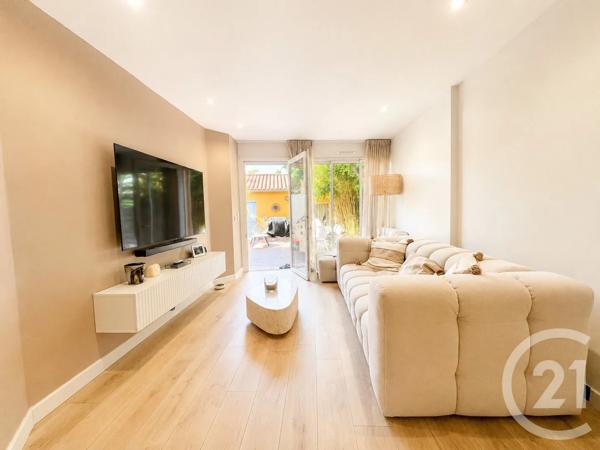 Appartement F4 à vendre  4 pièces - 77 m 2   COGOLIN  - 83