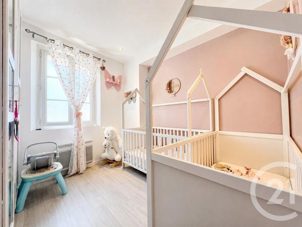 Appartement F4 à vendre  4 pièces - 77 m 2   COGOLIN  - 83