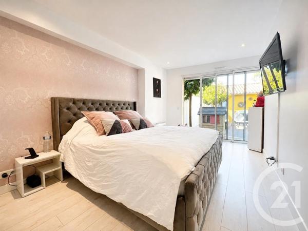 Appartement F4 à vendre  4 pièces - 77 m 2   COGOLIN  - 83