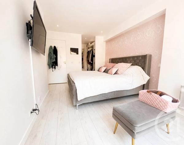 Appartement F4 à vendre  4 pièces - 77 m 2   COGOLIN  - 83