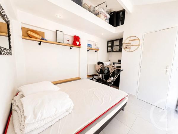 Appartement F4 à vendre  4 pièces - 77 m 2   COGOLIN  - 83