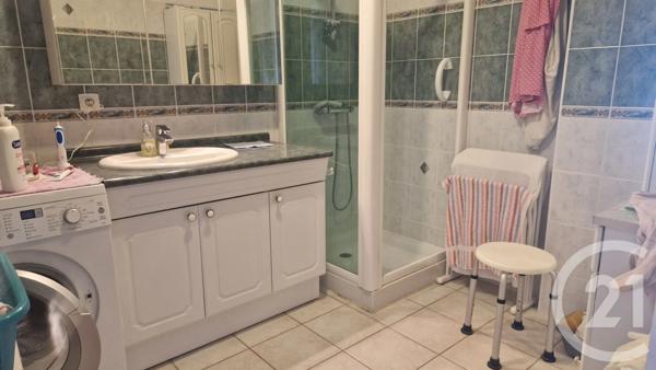 Appartement F4 à vendre  4 pièces - 124 m 2   FREJUS  - 83