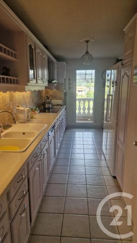 Appartement F4 à vendre  4 pièces - 124 m 2   FREJUS  - 83