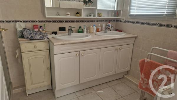 Appartement F4 à vendre  4 pièces - 124 m 2   FREJUS  - 83