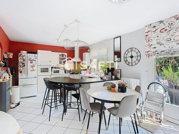 Maison 5 pièces avec jardin et garage dans bel environnement