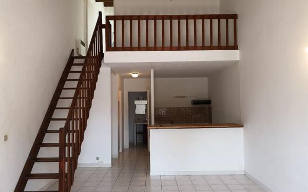 Appartement à louer    2 pièces •  Cabrières