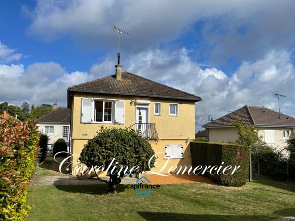 Maison à vendre MAISON DE VILLAGE 1 chambre, dépendances (studio) , garage , terrain 750 m²