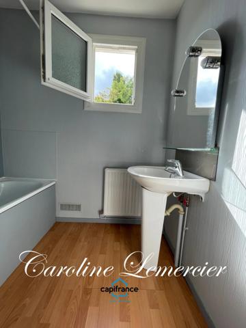 Maison à vendre MAISON DE VILLAGE 1 chambre, dépendances (studio) , garage , terrain 750 m²