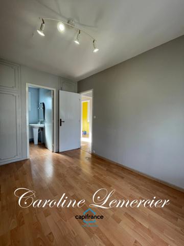 Maison à vendre MAISON DE VILLAGE 1 chambre, dépendances (studio) , garage , terrain 750 m²